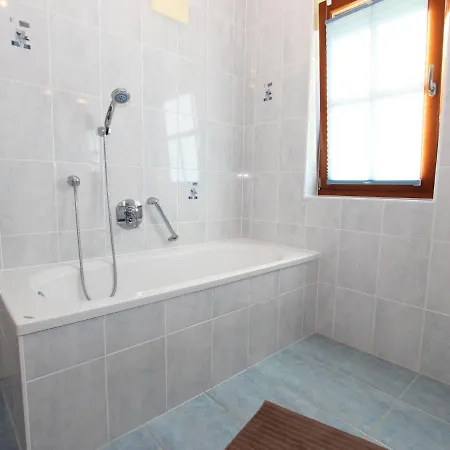 Modern Chalet In Salzburg With Sauna Alpehytte Fusch an der Grossglocknerstrasse